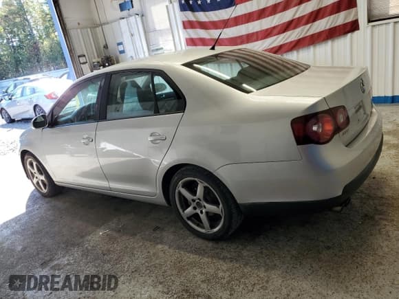 ✅ 2009 Volkswagen Jetta S • VIN: 3VWJZ71K99M010312 • Лот: 84917885. Опубликован ранее на Copart с пробегом 142 057 миль. Бесплатный доступ к архиву аукционных продаж из США и подробный отчёт об истории автомобиля на DreamBid. Изображение 2.