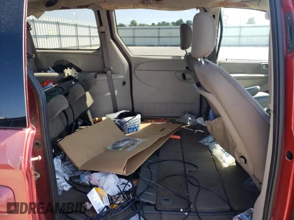 ✅ 2006 Chrysler Town & Country LX • VIN: 1A4GP44R56B613197 • Lot: 81468015. Listed on Copart with 221,698 mi. Free auction sales archive from the USA and detailed vehicle history report at DreamBid. Image 11.