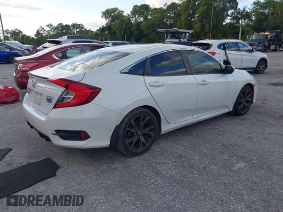 ✅ 2020 Honda Civic Sport • VIN: 19XFC2F85LE005197 • Lot: 43582449. Wystawiony na IAAI z przebiegiem 41 657 mil. Bezpłatny archiwum sprzedaży aukcyjnych z USA i szczegółowy raport historii pojazdu na DreamBid. Zdjęcie 4.