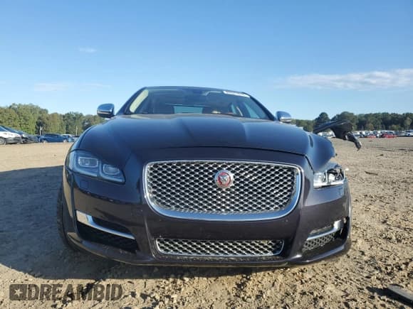 ✅ 2017 Jaguar XJ Supercharged • VIN: SAJWA2GE9HMW09064 • Lot: 82521815. Wystawiony na Copart z przebiegiem 119 013 mil. Bezpłatny archiwum sprzedaży aukcyjnych z USA i szczegółowy raport historii pojazdu na DreamBid. Zdjęcie 5.