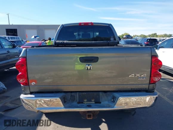 ✅ 2007 Dodge 2500 SLT • VIN: 3D7KS29C07G750571 • Lot: 43476668. Wystawiony na IAAI z przebiegiem 234 858 mil. Bezpłatny archiwum sprzedaży aukcyjnych z USA i szczegółowy raport historii pojazdu na DreamBid. Zdjęcie 16.