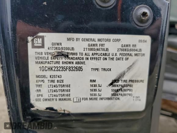 ✅ 2005 Chevrolet Silverado 2500HD LS • VIN: 1GCHK23235F832605 • Lot: 94358855. Wystawiony na Copart z przebiegiem 267 447 mil. Bezpłatny archiwum sprzedaży aukcyjnych z USA i szczegółowy raport historii pojazdu na DreamBid. Zdjęcie 12.