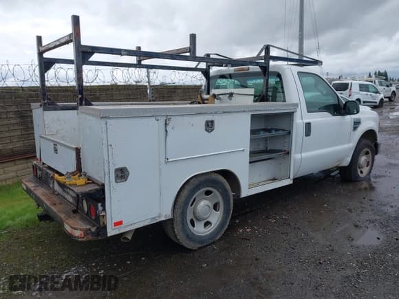 ✅ 2008 Ford F-350 • VIN: 1FDSF30558EE39662 • Lot: 43699545. Wystawiony na IAAI z przebiegiem 226 772 mil. Bezpłatny archiwum sprzedaży aukcyjnych z USA i szczegółowy raport historii pojazdu na DreamBid. Zdjęcie 4.