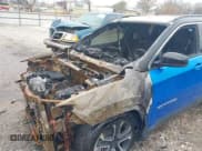 ✅ 2023 Jeep Compass (RED) Edition • VIN: 3C4NJDCN0PT564908 • Lot: 43721602. Wystawiony na IAAI z przebiegiem Nie podano. Bezpłatny archiwum sprzedaży aukcyjnych z USA i szczegółowy raport historii pojazdu na DreamBid. Zdjęcie 6.