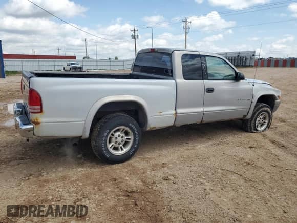 1999 Dodge Dakota SLT z VIN 1B7GG22X0XS268996, wystawiony jako Copart lot #58541515 z przebiegiem 189 899 mil mil oraz Czysty tytuł • Clean title. Historia ofert i sprzedaży dostępna na DreamBid. Obrazek 3.