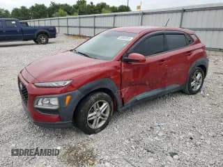 ✅ 2019 Hyundai Kona SE • VIN: KM8K12AA5KU223277 • Лот: 69865955. Опубликован ранее на Copart с пробегом 67 556 миль. Бесплатный доступ к архиву аукционных продаж из США и подробный отчёт об истории автомобиля на DreamBid. Изображение 1.