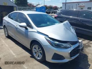 ✅ 2019 Chevrolet Cruze LT • VIN: 1G1BE5SM0K7144223 • Lot: 43086890. Listed on IAAI with 139,120 mi. Free auction sales archive from the USA and detailed vehicle history report at DreamBid. Image 1.