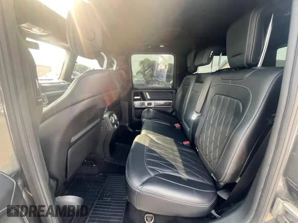 ✅ 2020 Mercedes-Benz G 63 AMG • VIN: WDCYC7HJ3LX334853 • Lot: 60224255. Wystawiony na Copart z przebiegiem 97 459 mil. Bezpłatny archiwum sprzedaży aukcyjnych z USA i szczegółowy raport historii pojazdu na DreamBid. Zdjęcie 9.