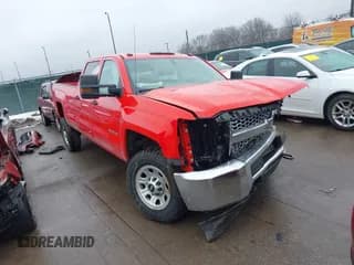 ✅ 2019 Chevrolet Silverado 2500HD Work Truck • VIN: 1GC1KREG7KF265586 • Lot: 41651968. Wystawiony na IAAI z przebiegiem 59 748 mil. Bezpłatny archiwum sprzedaży aukcyjnych z USA i szczegółowy raport historii pojazdu na DreamBid. Zdjęcie 1.