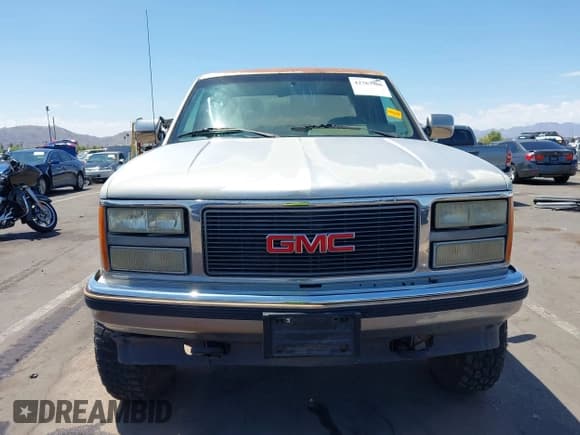 ✅ 1993 GMC Sierra 2500 • VIN: 1GTGK29N4PE563262 • Лот: 42767986. Опубликован ранее на IAAI с пробегом 158 127 миль. Бесплатный доступ к архиву аукционных продаж из США и подробный отчёт об истории автомобиля на DreamBid. Изображение 12.
