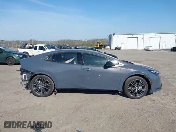 ✅ 2024 Toyota Prius LE • VIN: JTDADABU6R3018898 • Lot: 42031529. Wystawiony na IAAI z przebiegiem 2 746 mil. Bezpłatny archiwum sprzedaży aukcyjnych z USA i szczegółowy raport historii pojazdu na DreamBid. Zdjęcie 14.