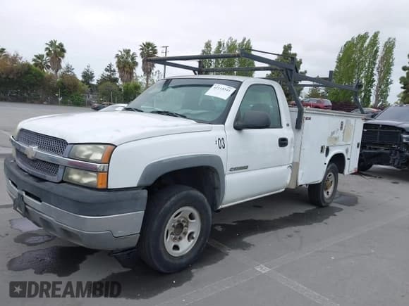 ✅ 2003 Chevrolet Silverado 2500HD Work Truck • VIN: 1GCHC24U73Z165045 • Lot: 42118541. Wystawiony na IAAI z przebiegiem 242 456 mil. Bezpłatny archiwum sprzedaży aukcyjnych z USA i szczegółowy raport historii pojazdu na DreamBid. Zdjęcie 6.