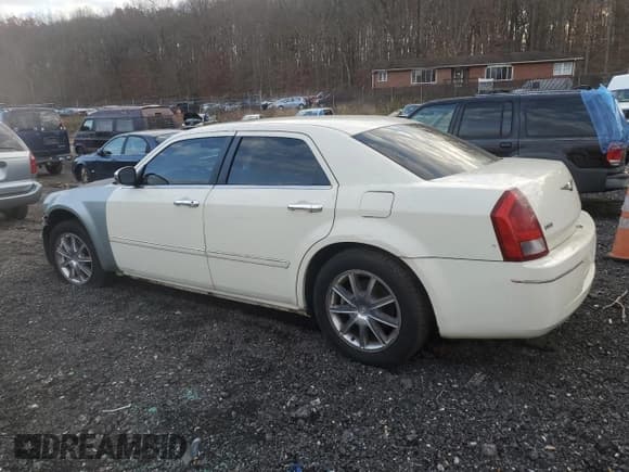 ✅ 2007 Chrysler 300 Limited • VIN: 2C3KK53G17H820798 • Лот: 80858304. Опубликован ранее на Copart с пробегом Не указан. Бесплатный доступ к архиву аукционных продаж из США и подробный отчёт об истории автомобиля на DreamBid. Изображение 2.