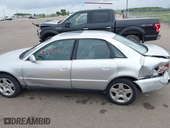 ✅ 2001 Audi A4 • VIN: WAUDH68DX1A010693 • Lot: 42445405. Listed on IAAI with 191,684 mi. Free auction sales archive from the USA and detailed vehicle history report at DreamBid. Image 14.