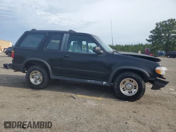 ✅ 1996 Ford Explorer Eddie Bauer • VIN: 1FMCU22X6TUB13953 • Lot: 57425965. Wystawiony na Copart z przebiegiem 296 836 mil. Bezpłatny archiwum sprzedaży aukcyjnych z USA i szczegółowy raport historii pojazdu na DreamBid. Zdjęcie 4.