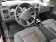 2005 Dodge Dakota SLT z VIN 1D7HW42K45S147642, wystawiony jako Copart lot #71209624 z przebiegiem 101 754 mil mil oraz Czysty tytuł • Clean title. Historia ofert i sprzedaży dostępna na DreamBid. Obrazek 8.