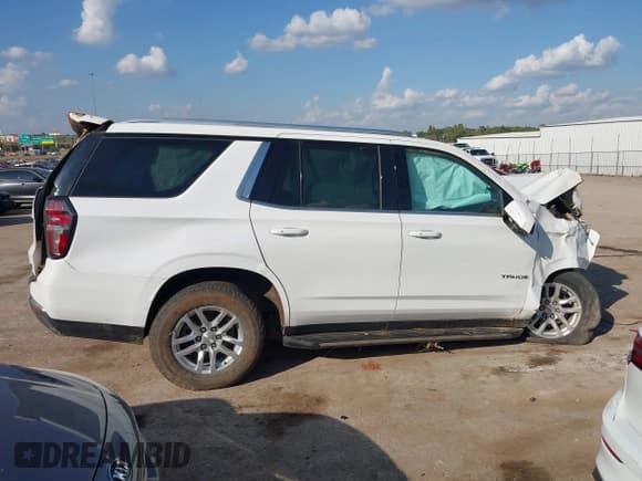 ✅ 2021 Chevrolet Tahoe LT • VIN: 1GNSCNKD2MR463232 • Lot: 43414556. Wystawiony na IAAI z przebiegiem 92 537 mil. Bezpłatny archiwum sprzedaży aukcyjnych z USA i szczegółowy raport historii pojazdu na DreamBid. Zdjęcie 12.