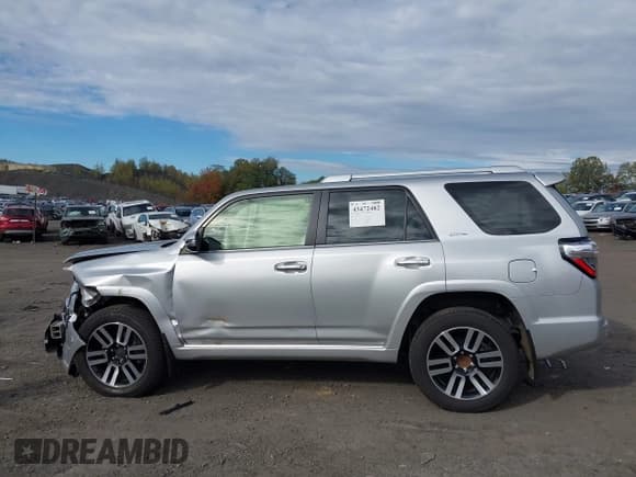 ✅ 2024 Toyota 4Runner Limited • VIN: JTEKU5JR3R6250281 • Лот: 43472482. Опубликован ранее на IAAI с пробегом 22 285 миль. Бесплатный доступ к архиву аукционных продаж из США и подробный отчёт об истории автомобиля на DreamBid. Изображение 14.