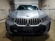 ✅ 2024 BMW X6 xDrive40i • VIN: 5UX33EX01R9S30113 • Лот: 62905085. Опубликован ранее на Copart с пробегом 10 076 миль. Бесплатный доступ к архиву аукционных продаж из США и подробный отчёт об истории автомобиля на DreamBid. Изображение 5.