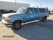 ✅ 1993 Ford F-150 • VIN: 1FTEX15N6PKB47692 • Lot: 43487355. Wystawiony na Copart z przebiegiem 129 417 mil. Bezpłatny archiwum sprzedaży aukcyjnych z USA i szczegółowy raport historii pojazdu na DreamBid. Zdjęcie 1.