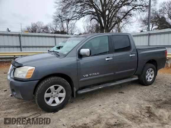 ✅ 2005 Nissan Titan SE • VIN: 1N6BA07B35N553844 • Lot: 45569885. Wystawiony na Copart z przebiegiem 156 912 mil. Bezpłatny archiwum sprzedaży aukcyjnych z USA i szczegółowy raport historii pojazdu na DreamBid. Zdjęcie 1.