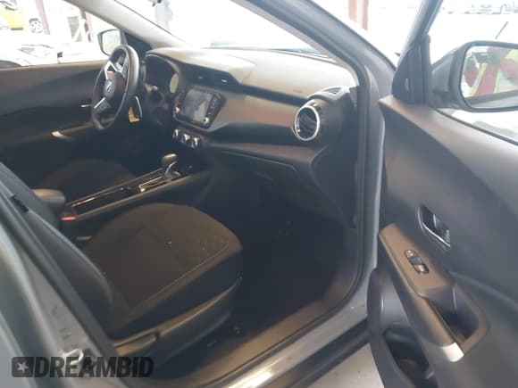 ✅ 2024 Nissan Kicks SV • VIN: 3N1CP5CV5RL488586 • Lot: 43588219. Wystawiony na IAAI z przebiegiem 20 951 mil. Bezpłatny archiwum sprzedaży aukcyjnych z USA i szczegółowy raport historii pojazdu na DreamBid. Zdjęcie 5.