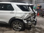 ✅ 2020 Ford Explorer XLT • VIN: 1FMSK8DH0LGC72332 • Lot: 41298896. Wystawiony na IAAI z przebiegiem 49 361 mil. Bezpłatny archiwum sprzedaży aukcyjnych z USA i szczegółowy raport historii pojazdu na DreamBid. Zdjęcie 6.