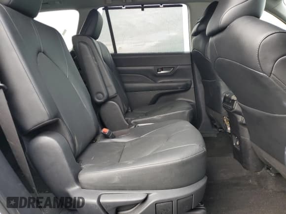 ✅ 2025 Toyota Highlander XLE • VIN: 5TDAAAA51SS020324 • Лот: 90914875. Опубликован ранее на Copart с пробегом 31 880 миль. Бесплатный доступ к архиву аукционных продаж из США и подробный отчёт об истории автомобиля на DreamBid. Изображение 11.