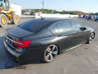 ✅ 2016 BMW 7 Series 750i • VIN: WBA7F0C56GGL99287 • Lot: 43749141. Wystawiony na IAAI z przebiegiem 102 726 mil. Bezpłatny archiwum sprzedaży aukcyjnych z USA i szczegółowy raport historii pojazdu na DreamBid. Zdjęcie 4.