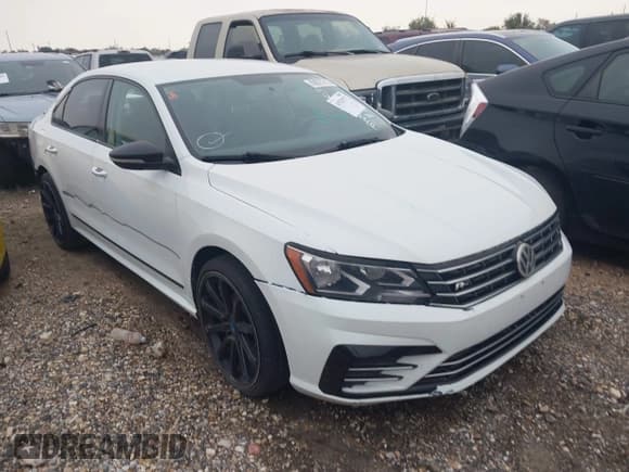 ✅ 2017 Volkswagen Passat R-Line • VIN: 1VWDT7A33HC071503 • Lot: 43525377. Wystawiony na IAAI z przebiegiem 93 021 mil. Bezpłatny archiwum sprzedaży aukcyjnych z USA i szczegółowy raport historii pojazdu na DreamBid. Zdjęcie 1.