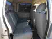 2005 Dodge Dakota SLT z VIN 1D7HW48NX5S305113, wystawiony jako Copart lot #74561894 z przebiegiem 139 740 mil mil oraz Szkoda całkowita • Salvage title. Historia ofert i sprzedaży dostępna na DreamBid. Obrazek 10.