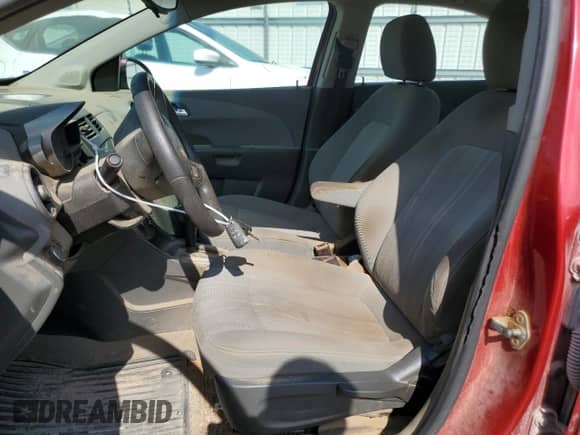 2012 Chevrolet Sonic LT z VIN 1G1JC5SH3C4185338, wystawiony jako Copart lot #65351364 z przebiegiem 90 564 mil mil oraz Czysty tytuł • Clean title. Historia ofert i sprzedaży dostępna na DreamBid. Obrazek 7.