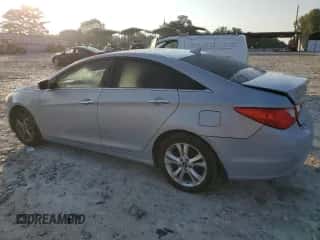 2011 Hyundai Sonata Limited z VIN 5NPEC4AC6BH256890, wystawiony jako Copart lot #81233365 z przebiegiem 142 851 mil mil oraz Szkoda całkowita • Salvage title. Historia ofert i sprzedaży dostępna na DreamBid. Obrazek 2.