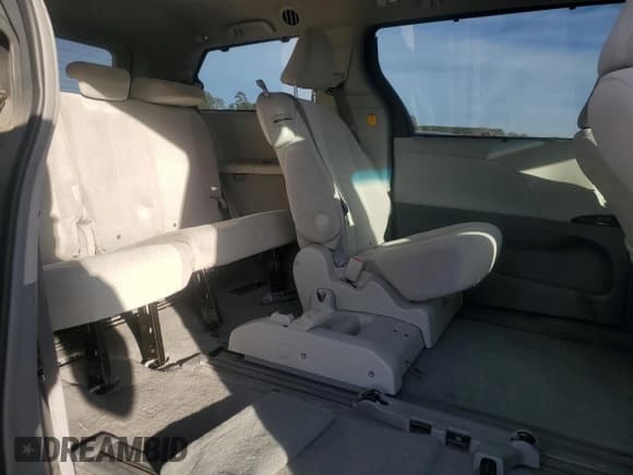 ✅ 2011 Toyota Sienna LE • VIN: 5TDKK3DC6BS019628 • Lot: 89826355. Listed on Copart with 163,889 mi. Free auction sales archive from the USA and detailed vehicle history report at DreamBid. Image 11.