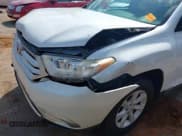 ✅ 2012 Toyota Highlander • VIN: 5TDBK3EH8CS130855 • Lot: 43015178. Wystawiony na IAAI z przebiegiem 182 954 mil. Bezpłatny archiwum sprzedaży aukcyjnych z USA i szczegółowy raport historii pojazdu na DreamBid. Zdjęcie 6.