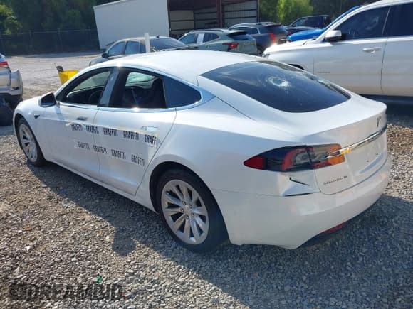 ✅ 2017 Tesla Model S 100D • VIN: 5YJSA1E27HF188034 • Lot: 42879858. Wystawiony na IAAI z przebiegiem Nie podano. Bezpłatny archiwum sprzedaży aukcyjnych z USA i szczegółowy raport historii pojazdu na DreamBid. Zdjęcie 3.