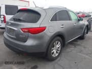 ✅ 2017 Infiniti QX70 • VIN: JN8CS1MWXHM410793 • Lot: 43676850. Wystawiony na IAAI z przebiegiem 174 700 mil. Bezpłatny archiwum sprzedaży aukcyjnych z USA i szczegółowy raport historii pojazdu na DreamBid. Zdjęcie 4.