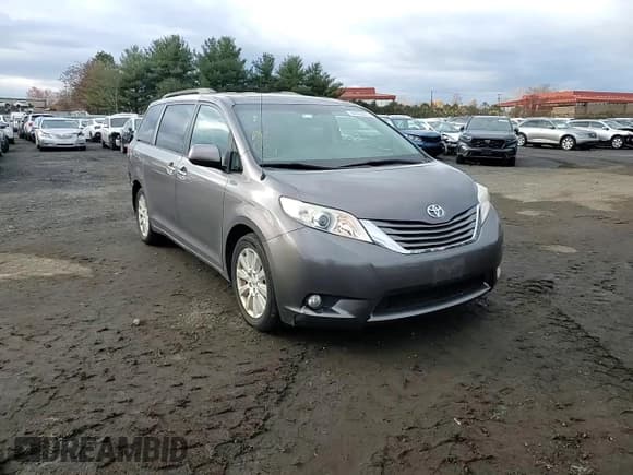 ✅ 2012 Toyota Sienna XLE • VIN: 5TDDK3DC1CS046925 • Lot: 92306815. Listed on Copart with 88,586 mi. Free auction sales archive from the USA and detailed vehicle history report at DreamBid. Image 14.