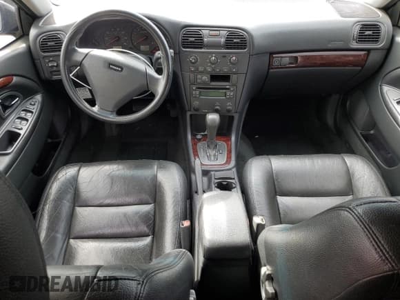 ✅ 2004 Volvo V40 • VIN: YV1VW27564F089135 • Lot: 82517045. Wystawiony na Copart z przebiegiem 182 057 mil. Bezpłatny archiwum sprzedaży aukcyjnych z USA i szczegółowy raport historii pojazdu na DreamBid. Zdjęcie 8.