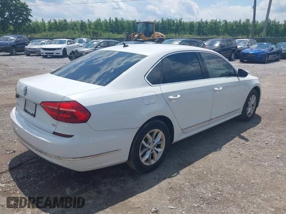 ✅ 2016 Volkswagen Passat S • VIN: 1VWAS7A35GC010349 • Lot: 42648388. Listed on IAAI with 155,556 mi. Free auction sales archive from the USA and detailed vehicle history report at DreamBid. Image 4.