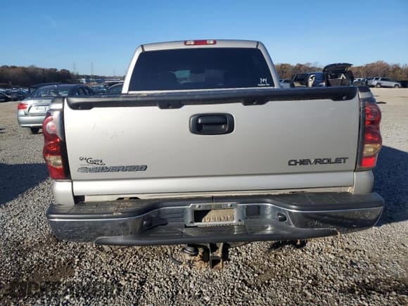 ✅ 2004 Chevrolet Silverado 1500 LS • VIN: 2GCEK13T941382163 • Lot: 84823424. Wystawiony na Copart z przebiegiem 207 003 mil. Bezpłatny archiwum sprzedaży aukcyjnych z USA i szczegółowy raport historii pojazdu na DreamBid. Zdjęcie 6.