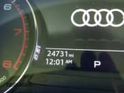 ✅ 2023 Audi Q5 S line Premium • VIN: WA1GAAFY9P2195233 • Lot: 43529601. Wystawiony na IAAI z przebiegiem 24 731 mil. Bezpłatny archiwum sprzedaży aukcyjnych z USA i szczegółowy raport historii pojazdu na DreamBid. Zdjęcie 16.