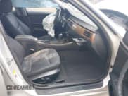 ✅ 2007 BMW 3 Series 328i • VIN: WBAVC535X7FZ77507 • Lot: 42230370. Wystawiony na IAAI z przebiegiem 167 206 mil. Bezpłatny archiwum sprzedaży aukcyjnych z USA i szczegółowy raport historii pojazdu na DreamBid. Zdjęcie 5.