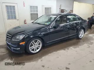 ✅ 2014 Mercedes-Benz C 300 Sport • VIN: WDDGF8AB0EA956419 • Lot: 91035715. Wystawiony na Copart z przebiegiem 168 860 mil. Bezpłatny archiwum sprzedaży aukcyjnych z USA i szczegółowy raport historii pojazdu na DreamBid. Zdjęcie 1.