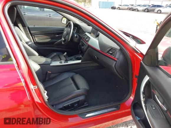 ✅ 2014 BMW 3 Series 328i • VIN: WBA3A5C5XEJ584954 • Lot: 43177290. Listed on IAAI with 60,639 mi. Free auction sales archive from the USA and detailed vehicle history report at DreamBid. Image 5.