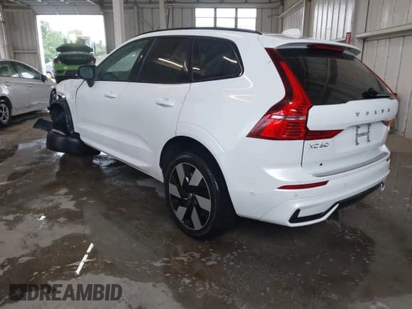 ✅ 2024 Volvo XC60 Plus Dark Theme • VIN: YV4H60DL5R1782435 • Lot: 42910415. Listed on IAAI with 30,065 mi. Free auction sales archive from the USA and detailed vehicle history report at DreamBid. Image 3.