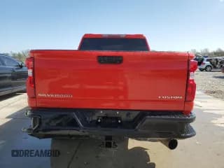 ✅ 2022 Chevrolet Silverado 2500 • VIN: 1GC1YMEY6NF113216 • Lot: 51848625. Wystawiony na Copart z przebiegiem 77 810 mil. Bezpłatny archiwum sprzedaży aukcyjnych z USA i szczegółowy raport historii pojazdu na DreamBid. Zdjęcie 6.
