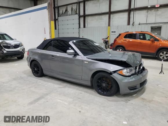 ✅ 2011 BMW 1 Series 128i • VIN: WBAUN1C52BVH82677 • Lot: 90048665. Wystawiony na Copart z przebiegiem 117 906 mil. Bezpłatny archiwum sprzedaży aukcyjnych z USA i szczegółowy raport historii pojazdu na DreamBid. Zdjęcie 4.