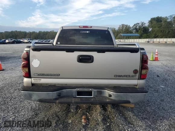 ✅ 2004 Chevrolet Silverado 1500 LS • VIN: 2GCEC13TX41405446 • Лот: 84387465. Опубликован ранее на Copart с пробегом 150 655 миль. Бесплатный доступ к архиву аукционных продаж из США и подробный отчёт об истории автомобиля на DreamBid. Изображение 6.