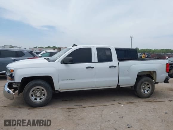 ✅ 2018 Chevrolet Silverado 1500 Work Truck • VIN: 1GCRCNECXJZ148202 • Lot: 42244684. Wystawiony na IAAI z przebiegiem 245 435 mil. Bezpłatny archiwum sprzedaży aukcyjnych z USA i szczegółowy raport historii pojazdu na DreamBid. Zdjęcie 14.